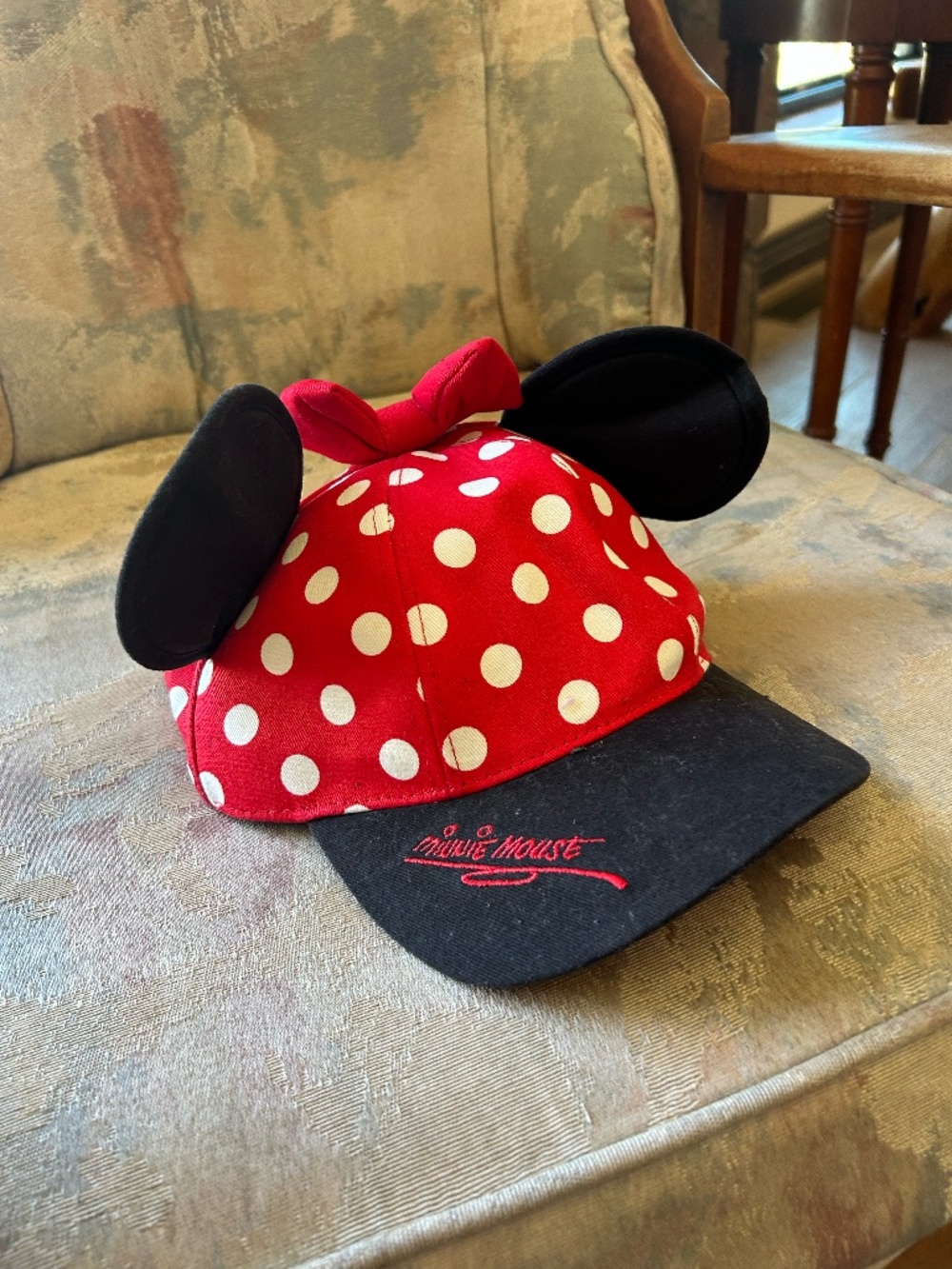 disneyland Minnie Mouse hat - red, black, and white